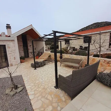 Seosko Imanje S Dvije Kamene Kucice I Vanjskim Bazenom Villa