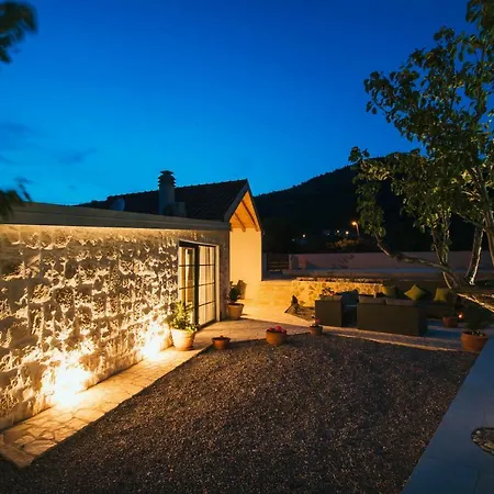 Seosko Imanje S Dvije Kamene Kucice I Vanjskim Bazenom Villa *